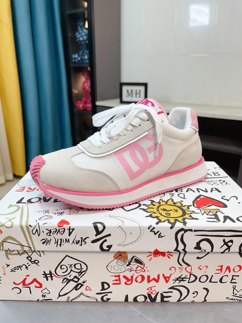 Men's shoes 💰458🌹🌹"Dolce & Gabbana DG" original imported first-layer cowhide ➕ sheepskin lining, light on the foot, comfortable, versatile, original special outsole 🔥favored by trendy men, welcome to compare quality 🔥exquisite luxury, super A level! Compared with the genuine product at the counter, the version is no worse at all! Code number 38-46